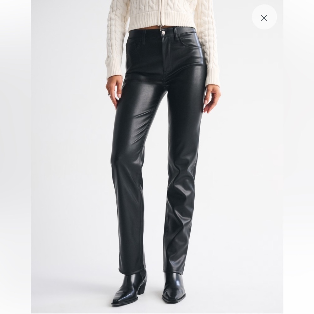Abercrombie & Fitch High Rise 90s Straight Vegan Leather Pant, 26/6 Short, NWT